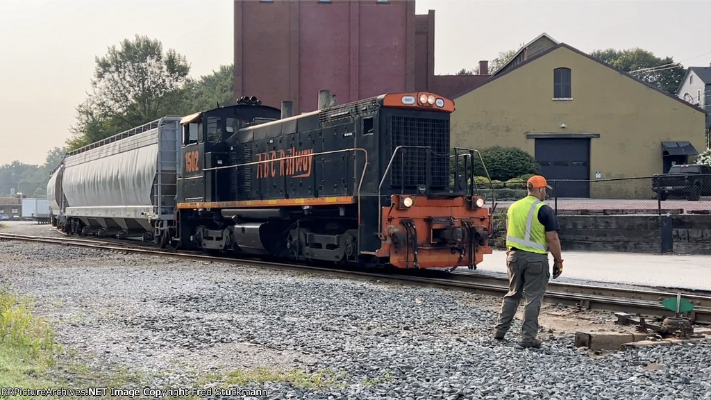 AB 1502 arrives at Summit St.